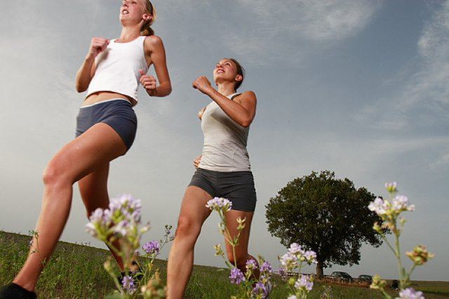 fitness-ladies-running